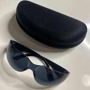 Fashion Sunglasses with Zip Up Case